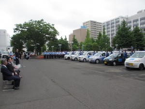 激励する井上会長